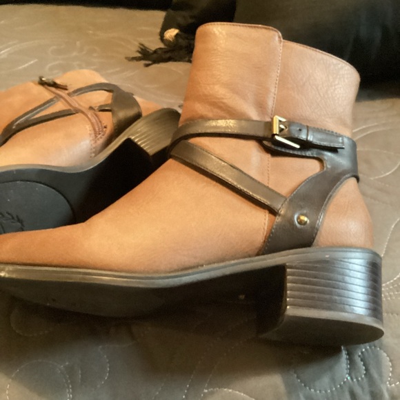 Chaps Dayna riding mid ankle boot, size 6 medium - Picture 7 of 9